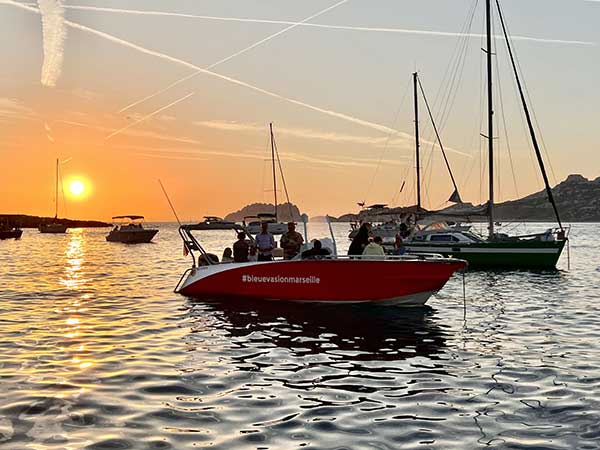 Visite en bateau des calanques de Marseille et soirée en mer