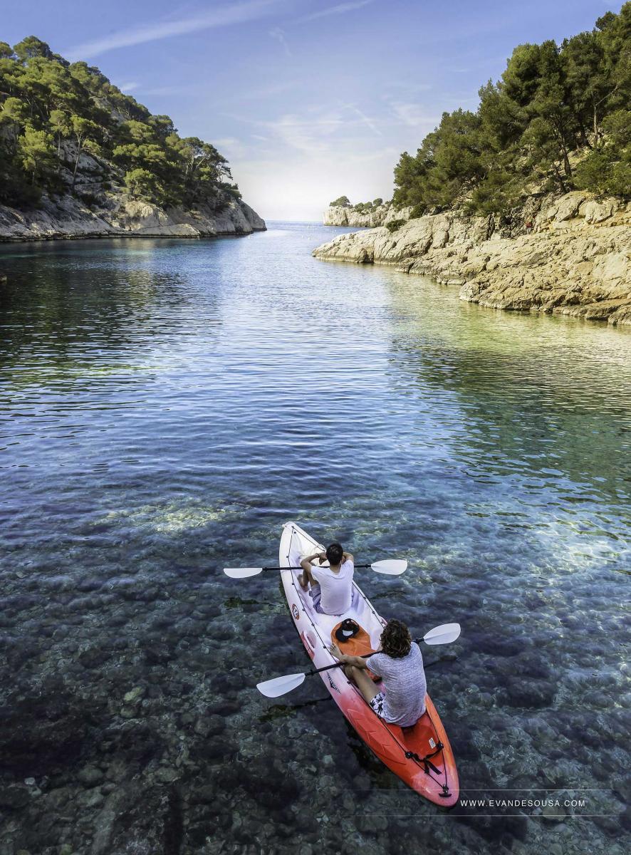 Kayak dans la calanque de Port-pin