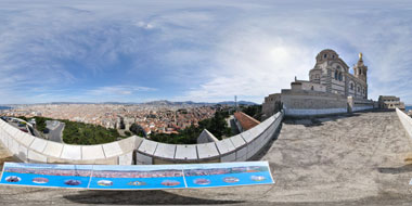 Photo panoramique la terrasse des remerciements de Notre Dame de la Garde