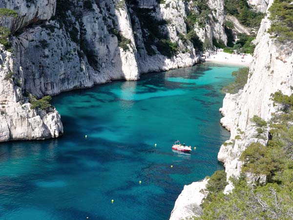 Visit of the calanque d'En vau by boat