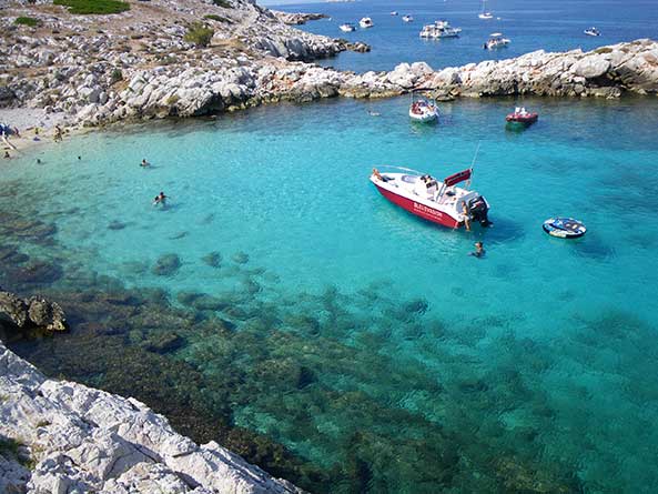 Boat excursion and swimming in the archipelago of Riou