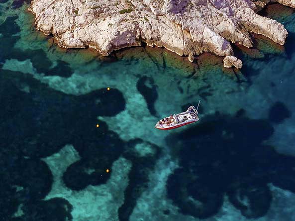 Visite en bateau avec baignade dans les criques des îles du Frioul à Marseille