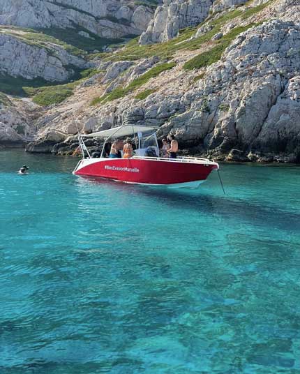 Visite en bateau du parc national des calanques avec activité baignade