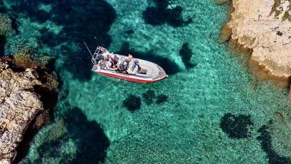 Visite des calanques de Marseille à Cassis avec baignade