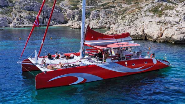 Visite des calanques de Marseille en catamaran