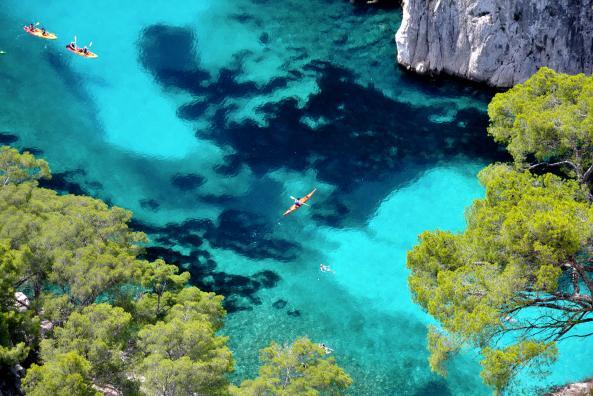 Kayak visiting the turquoise sea of the calanque d'En vau