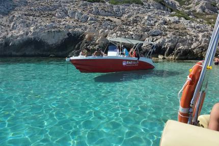 Access to Riou island during a boat trip