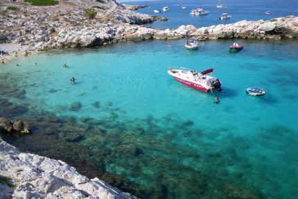 Boat excursion and swimming in the archipelago of Riou