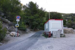 Barrière sur la route d'accès à Morgiou - Accès règlementé