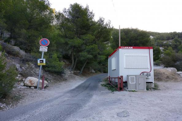 Barrière sur la route d'accès à Morgiou - Accès règlementé