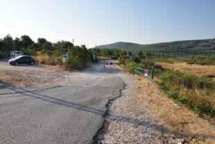 Gate near the road of la Gineste / in front of Carpiagne military camp