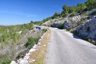 Route en direction du col de la Gardiole