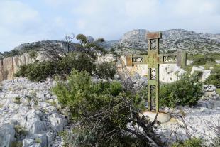 Cross at the top of Devenson cliffs