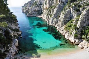 Beach and cliffs of En-vau