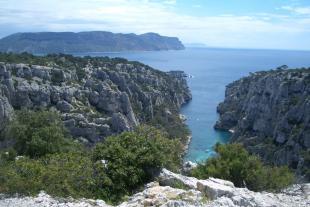Large view of the calanque d’En-vau and Cap canaille
