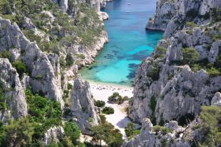 The beach of En-vau and the petite aiguille