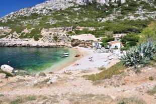 Zoom sur la plage de Marseilleveyre