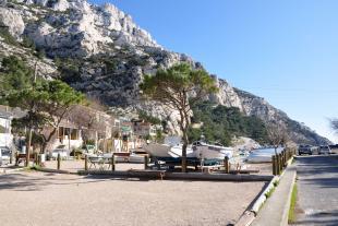 Petanque strip and boat parking