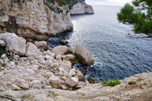 Rochers au fond de la calanque de l'Oeil de verre