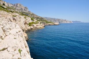 Cliffs between the calanque of Marseilleveyre and the Queyrons
