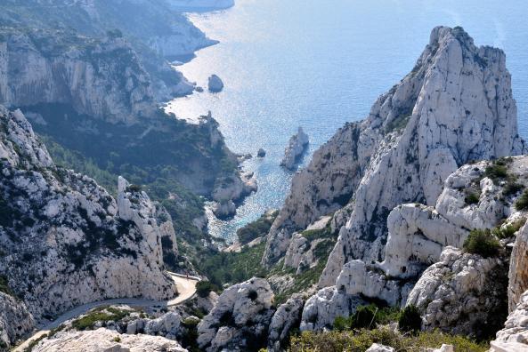 Vue globale de la calanque de Sugiton