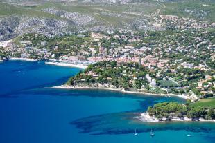 Centre de Cassis vu du cap Canaille