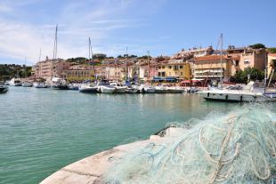 Filets de pêche sur le port de Cassis