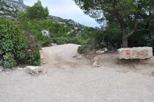 Path at the col de Sugiton