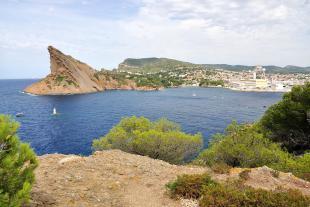 Bec de l'Aigle, calanques du Mugel et chantiers navals