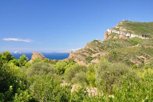 Vue sur le sémaphore de la Ciotat et jusqu'à l'archipel de Riou depuis le bec de l'aigle