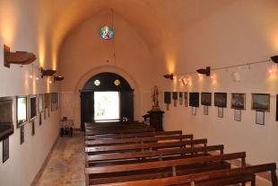 Inside the chapel, ex-votos on the walls