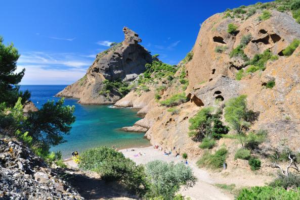 Calanque de Figuerolles et le rocher du Capucin