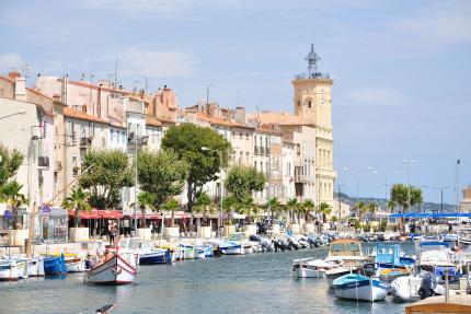 Port de la Ciotat et la tour horloge de 19ème siècle