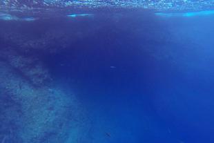 Sortie sous-marine de la grotte de la porte de Rome