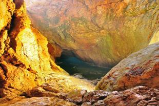 La grotte du Capelan ensoleillée