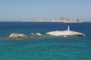 Small island near the corniche Kennedy