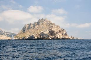 L'île Maïre vue du large