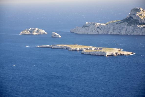 L'île Calseraigne au coeur de l'archipel de Riou et du parc national des calanques
