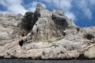 Cliffs near the calanque des contrebandiers (or calanque of the English)