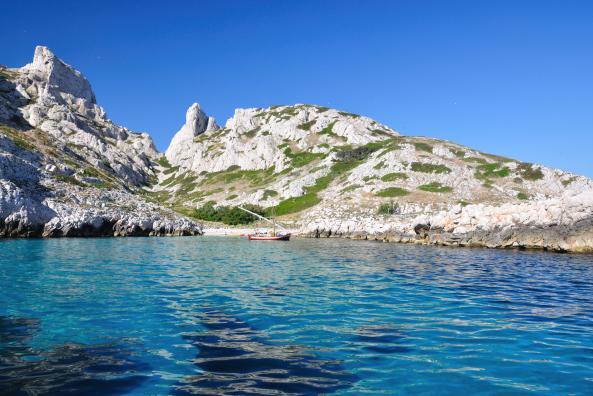 Calanque de l'Aiglon et vue sur les sommets