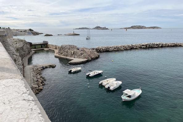 Vallon des Auffes, military baths island and Frioul islands