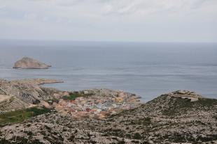 Les Goudes village and Maire island