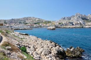 Rocks and seewall of Les Goudes