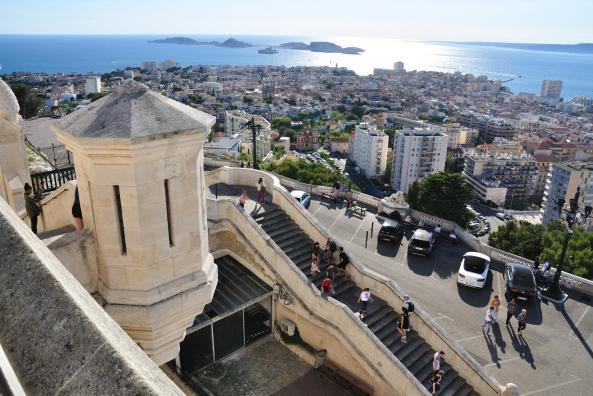 Tour avec meurtrières à l'entrée de Notre Dame de la Garde