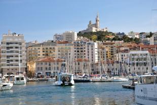 Le Ferry Boat sous Notre Dame de la Garde