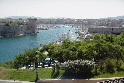 Le Vieux Port vu depuis les jardins du Pharo