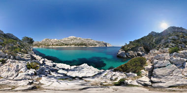 Creek in the direction of the cape Sormiou